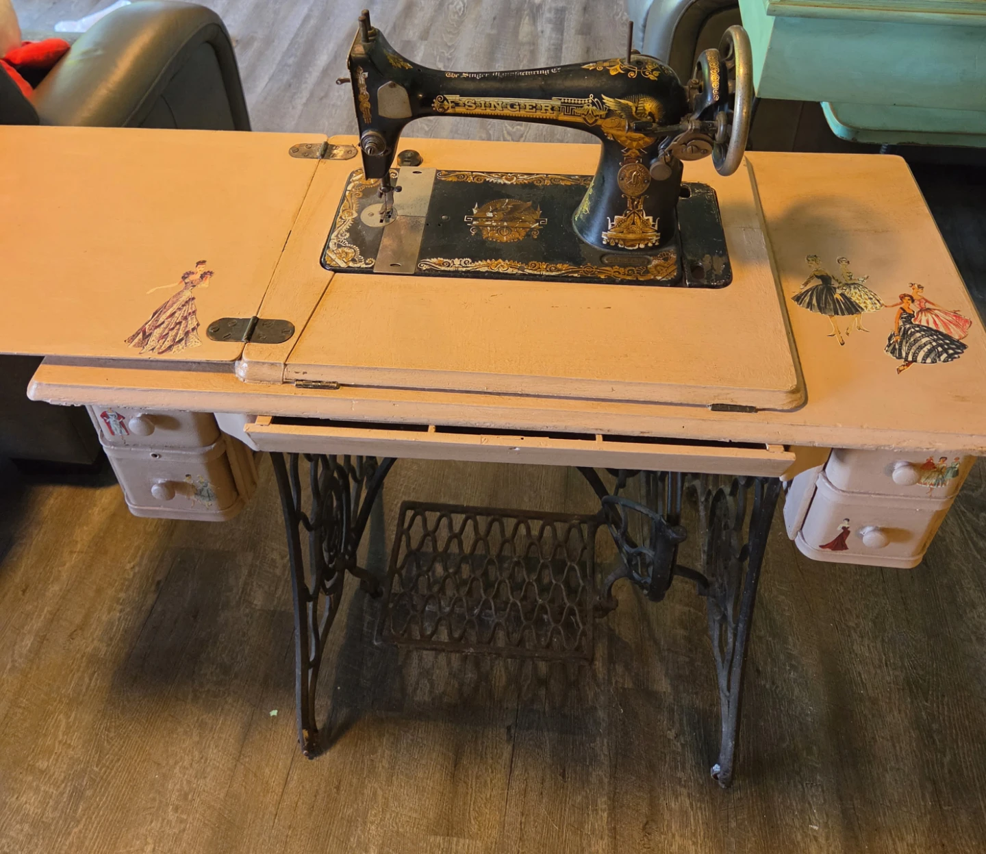 Vintage Singer Sewing Machine Table - photo 5