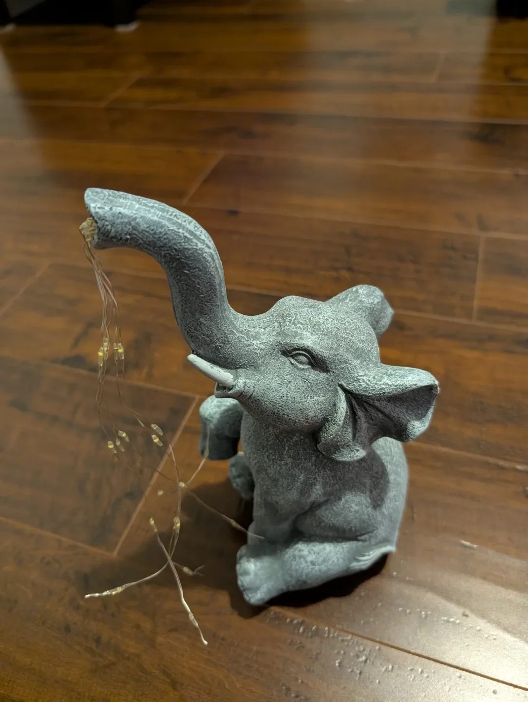 Elephant solar garden light statue