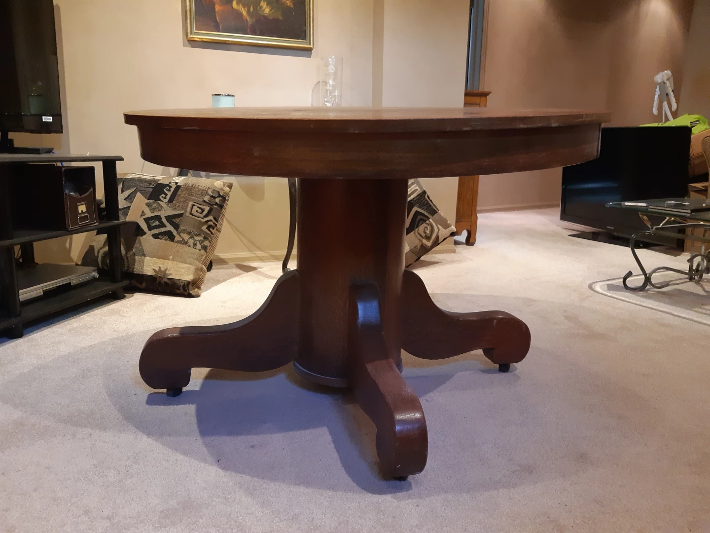 Round Pedestal Dining Table