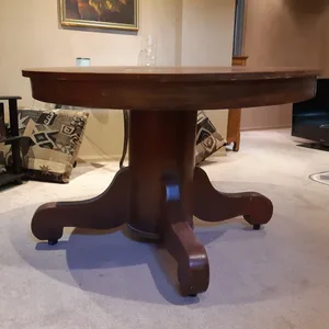Round Pedestal Dining Table
