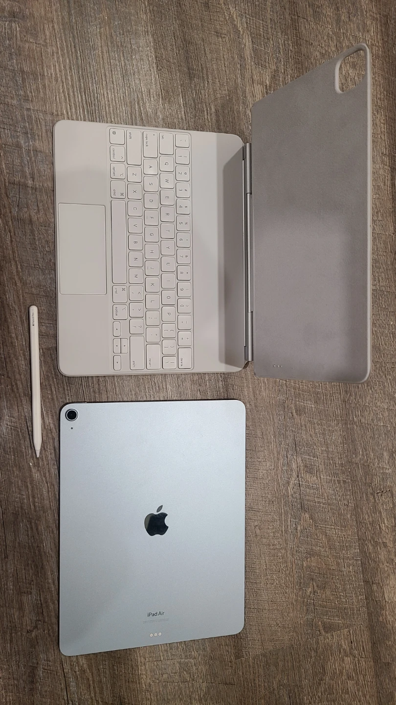 Apple iPad Air 13 inch M2 with Magic Keyboard and Apple Pencil - photo 2