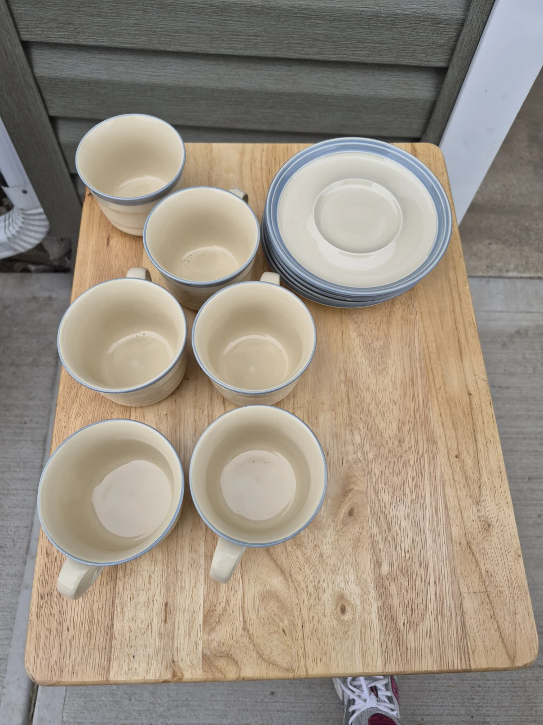 Set of 6 Mugs and Saucers