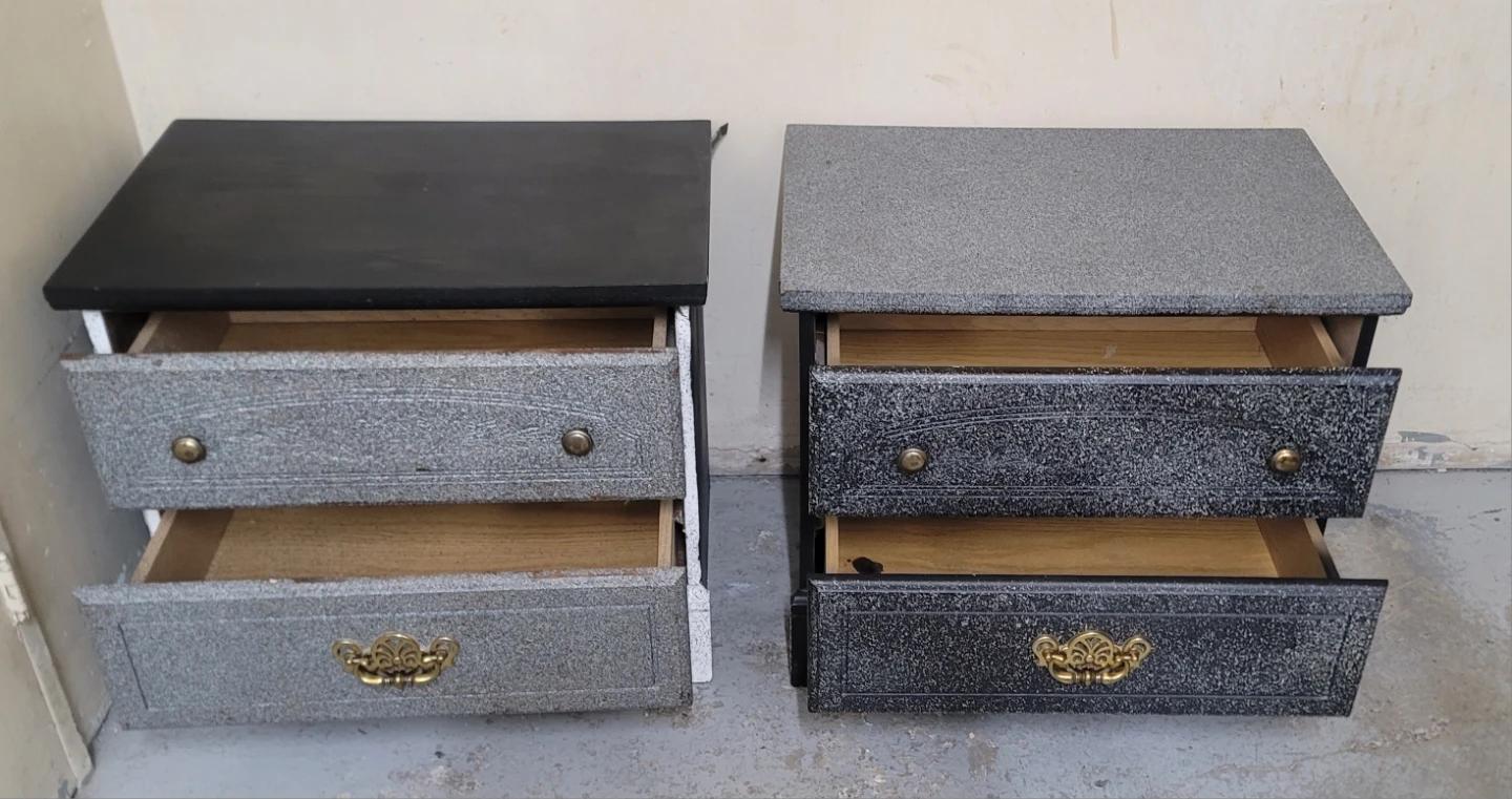 2 Small Dressers / Nightstands - photo 2
