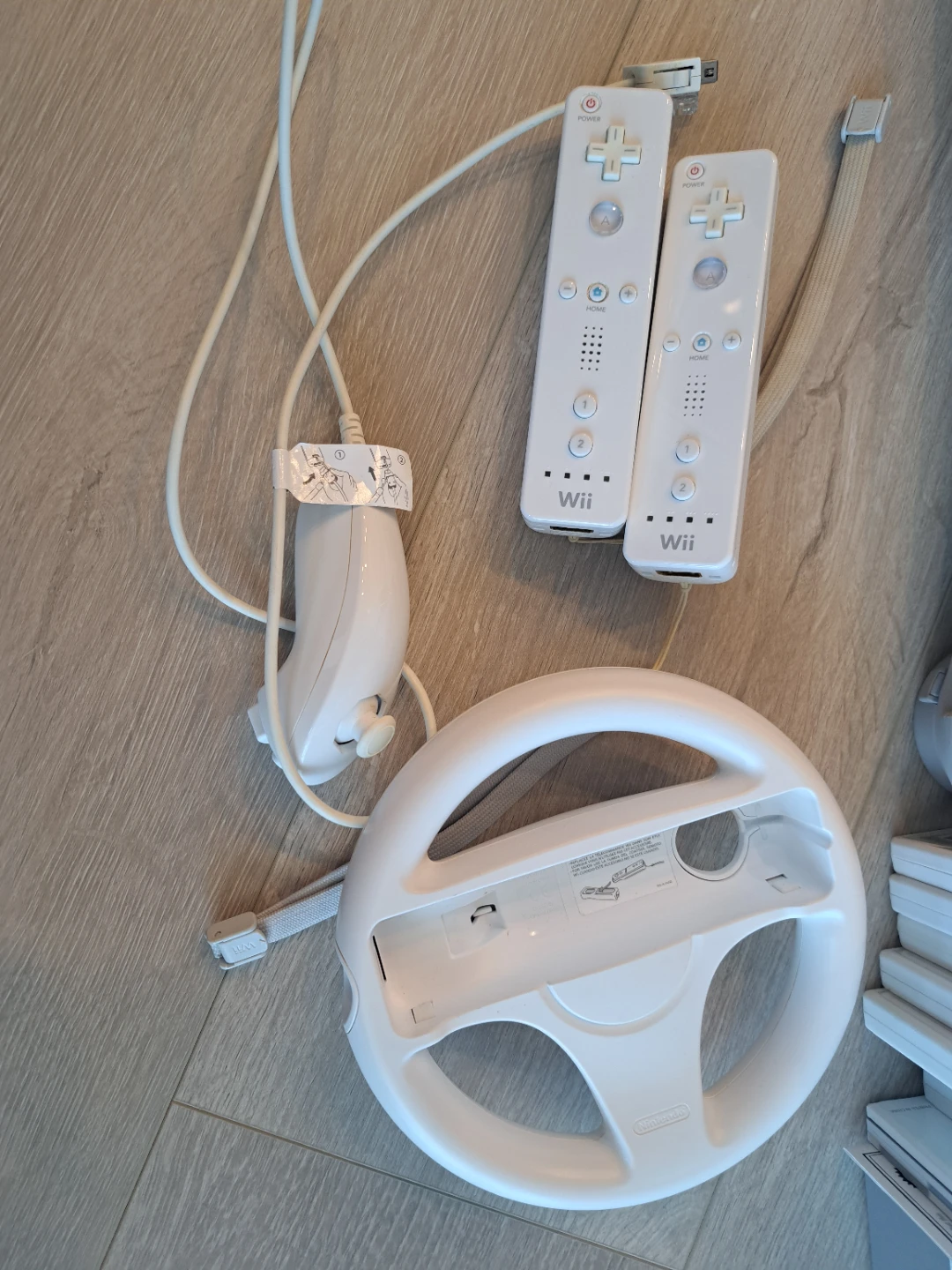 Nintendo Wii Console Bundle with Games and Accessories - photo 2