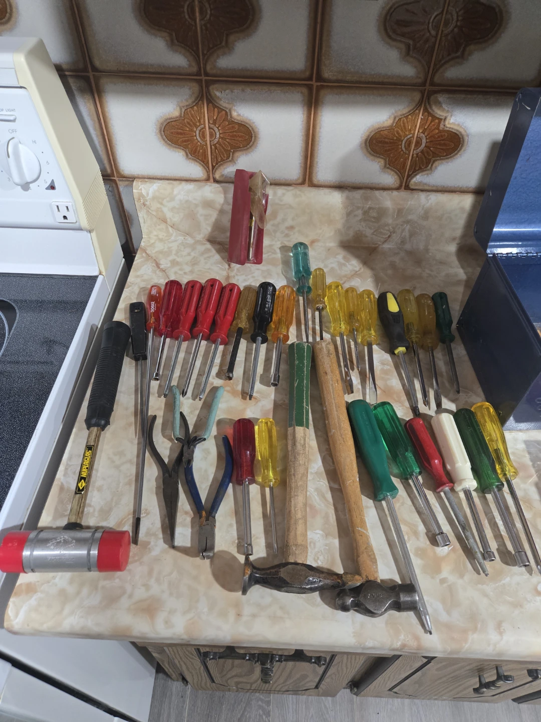 Beach Metal Toolbox with Assorted Tools $50 Firm. - photo 2
