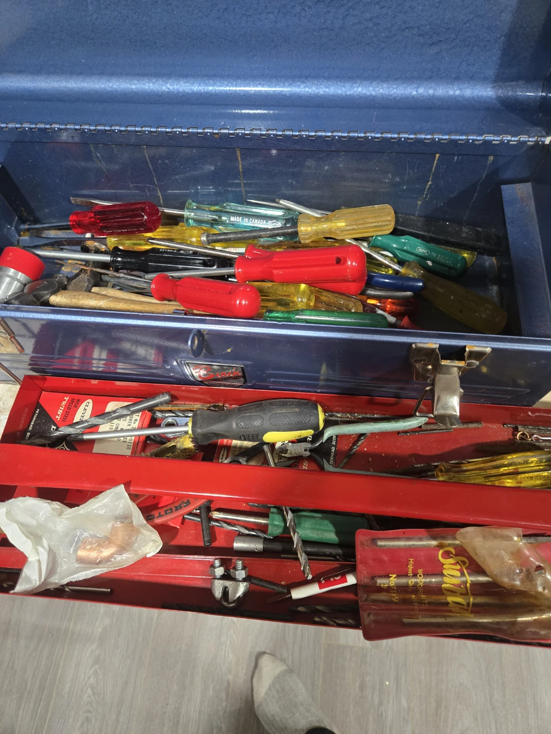 Beach Metal Toolbox with Assorted Tools $50 Firm. - photo 5
