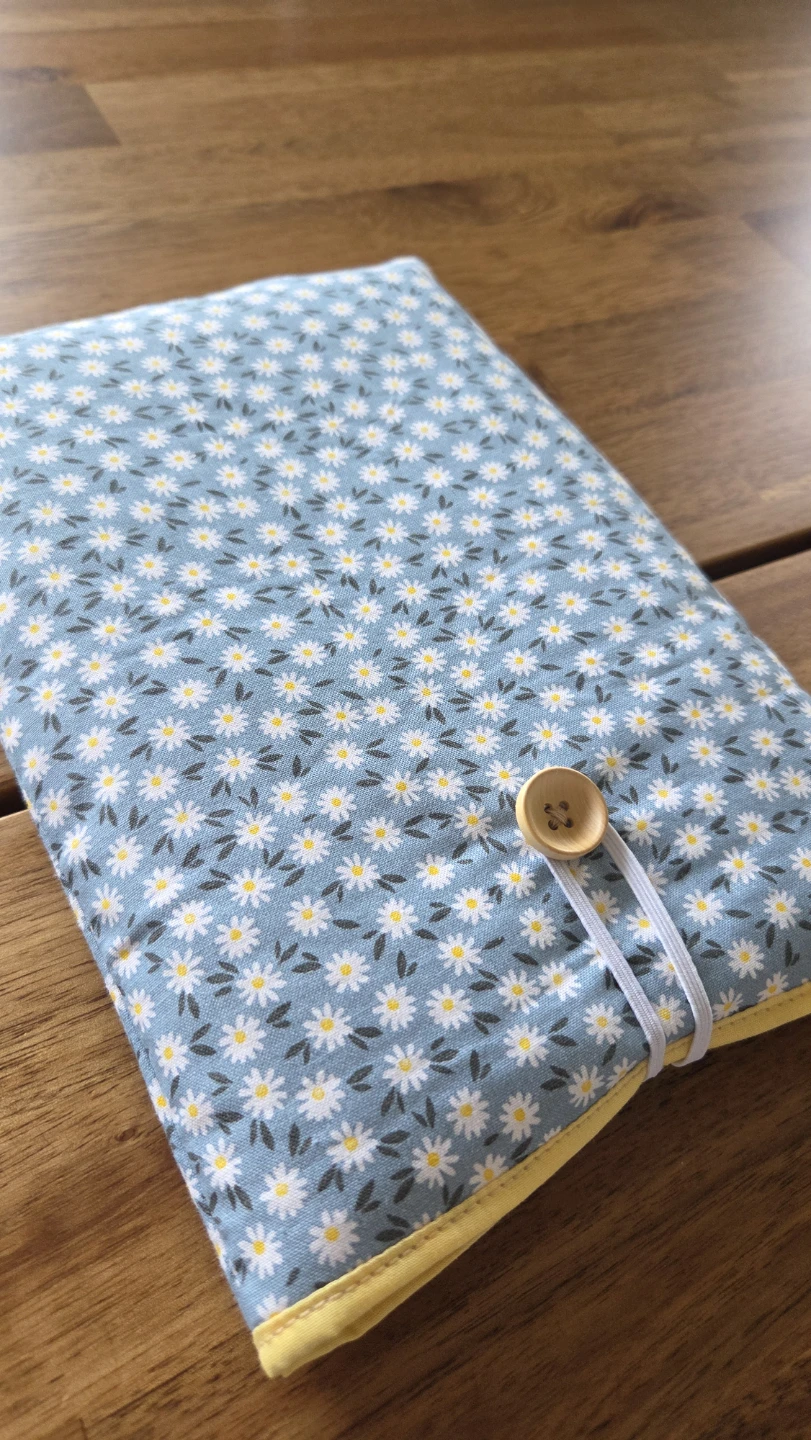 Handmade Fabric Book Sleeve – Daisy Print – 9.5x6.5" *new - photo 2