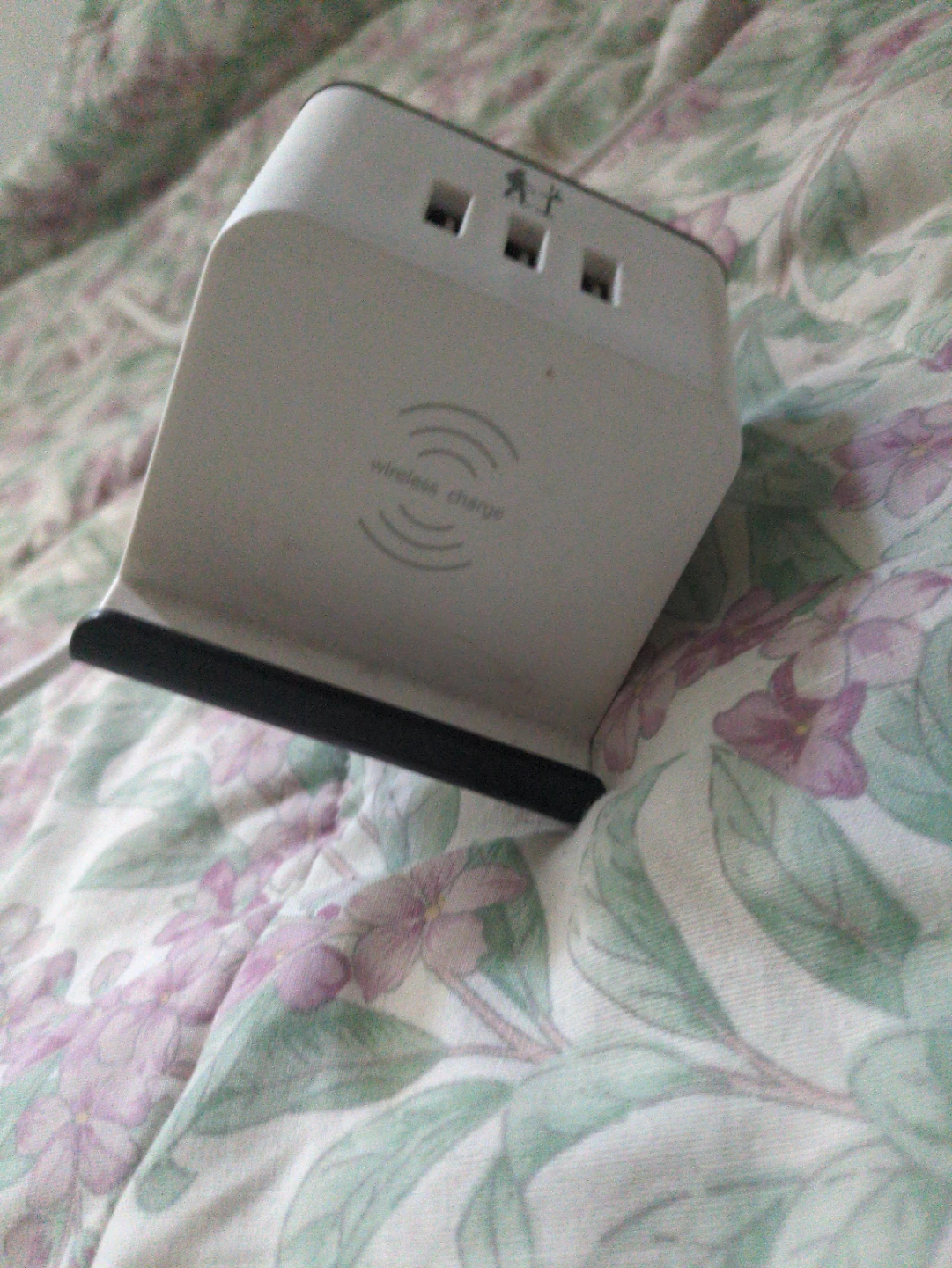 Wireless Charging Station with USB Ports - photo 3