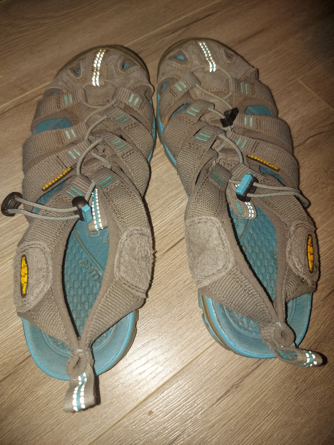 KEEN Waterproof Youth Sandals size 7 womens - photo 4