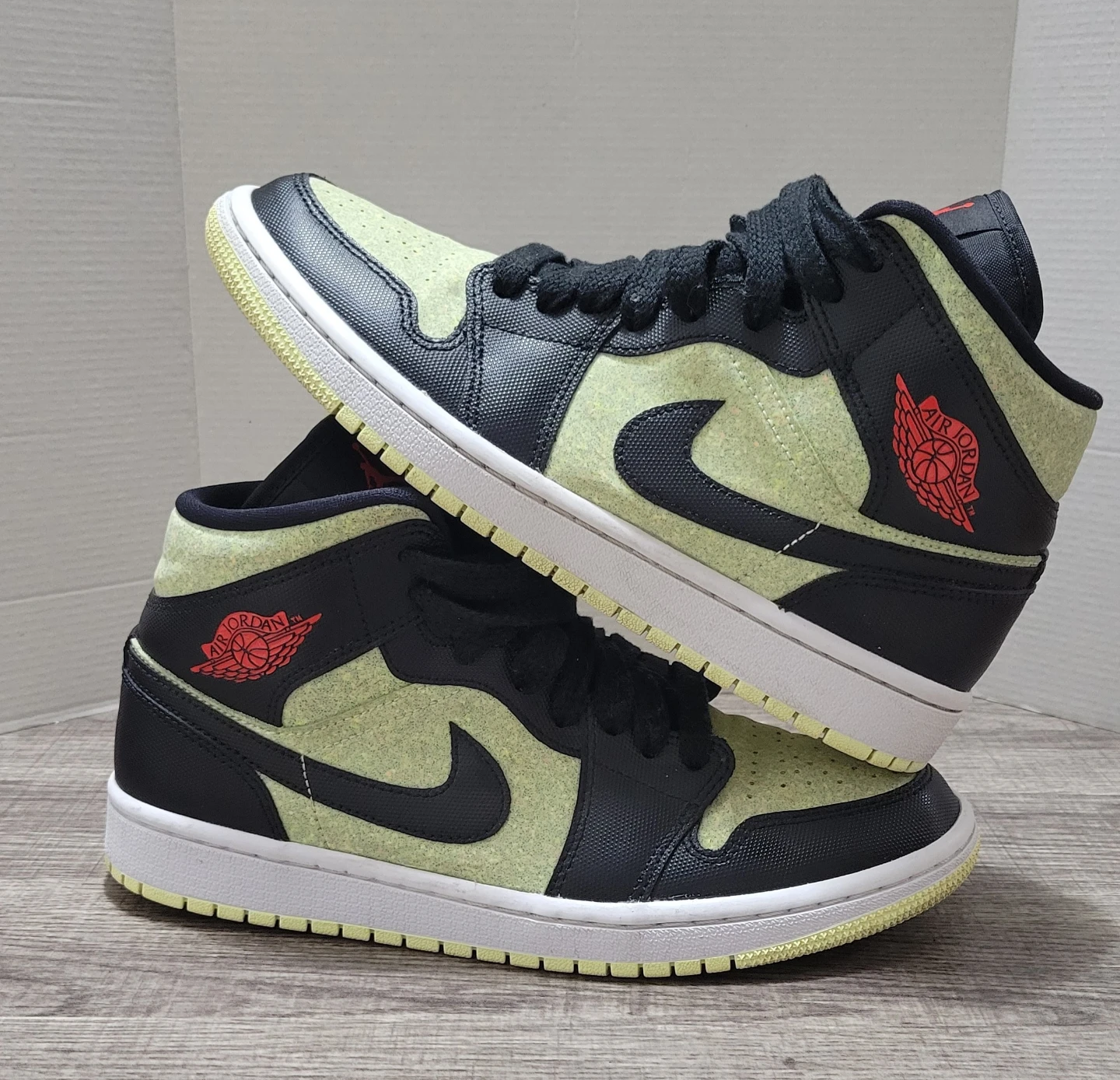 Air Jordan 1 Mid SE 'Light Lemon Twist' Shoes