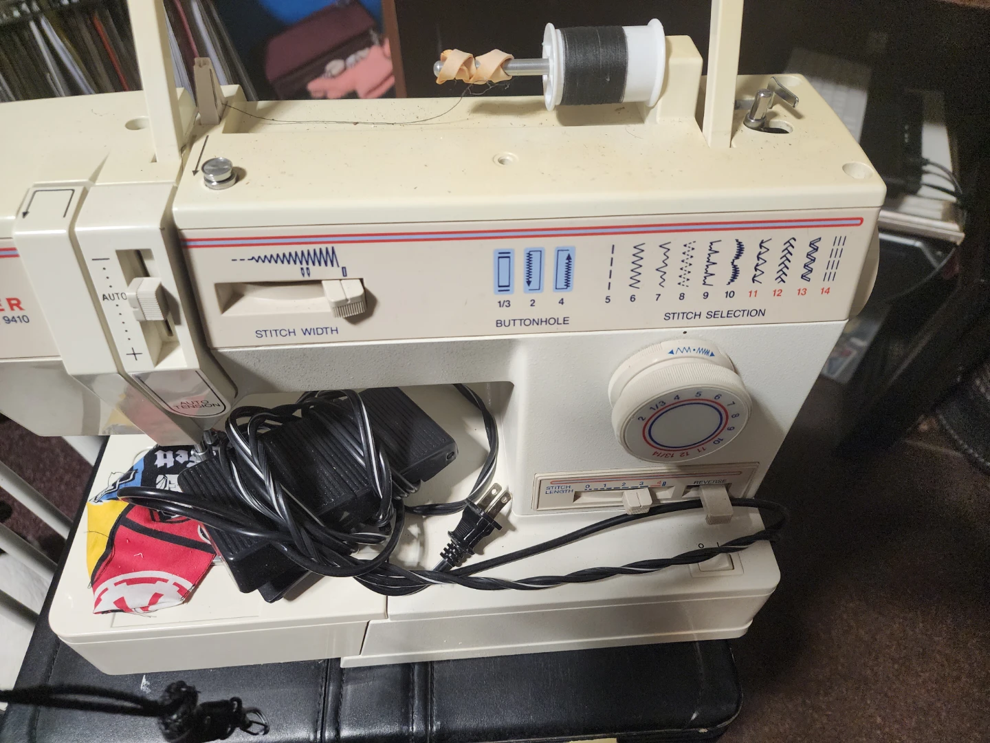 Singer Sewing Machine - photo 2