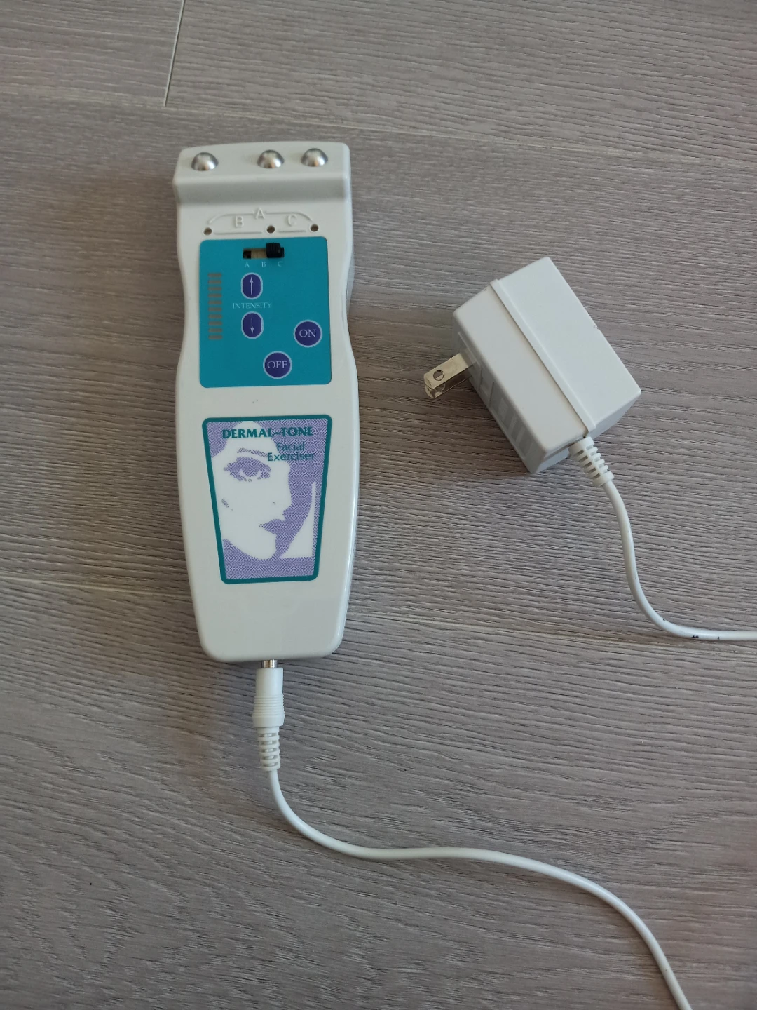 DERMAL-TONE Facial Exerciser -- battery and plug in - photo 2