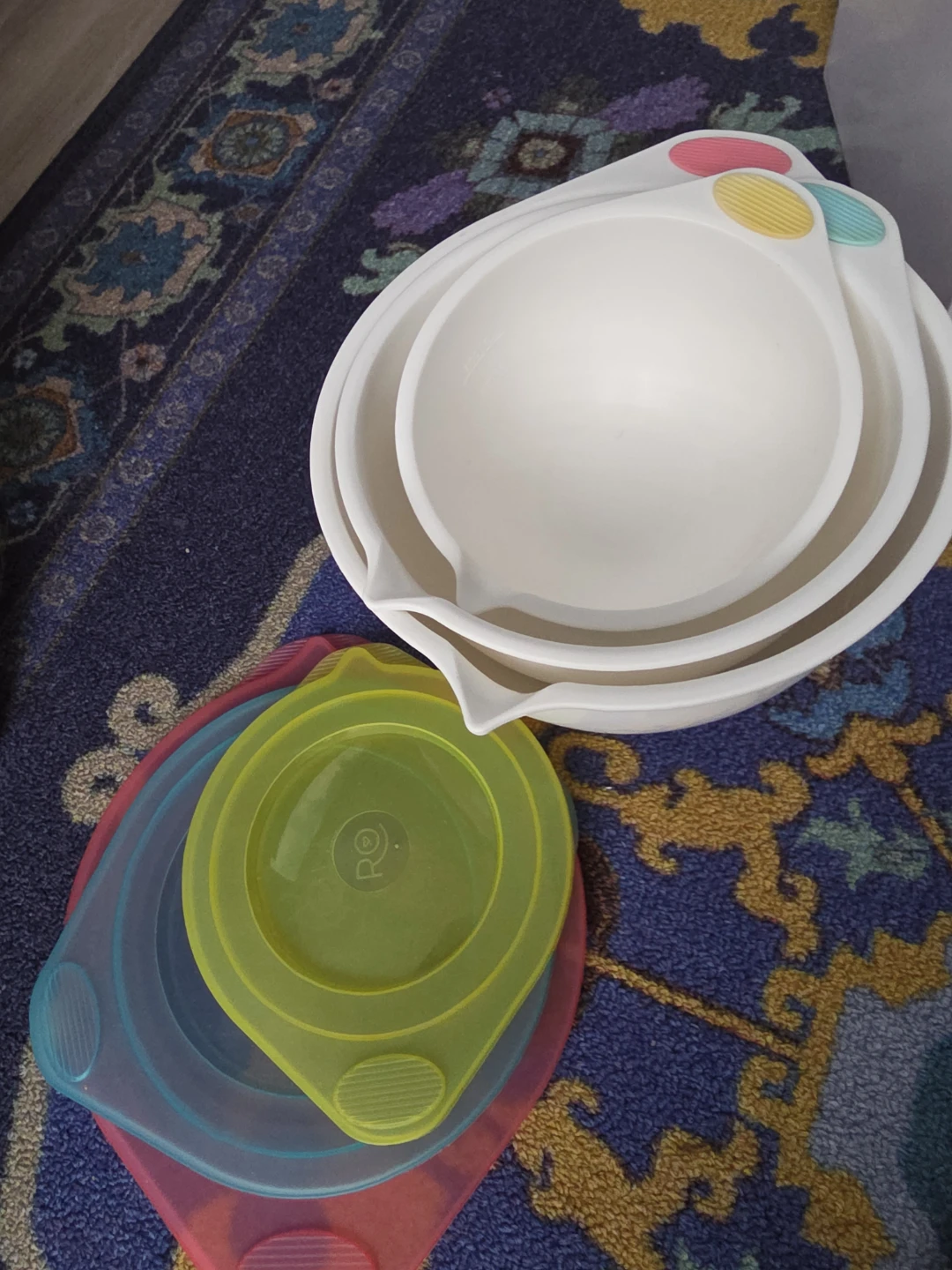 Set of 3 Mixing Bowls with Lids
