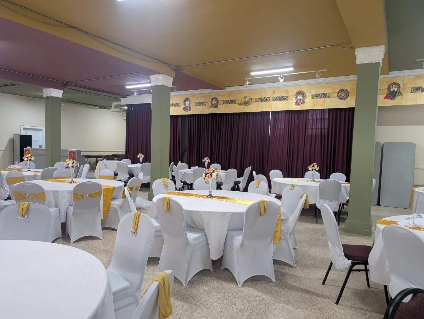Round Tablecloths and Chair Covers with SashesRent - photo 2