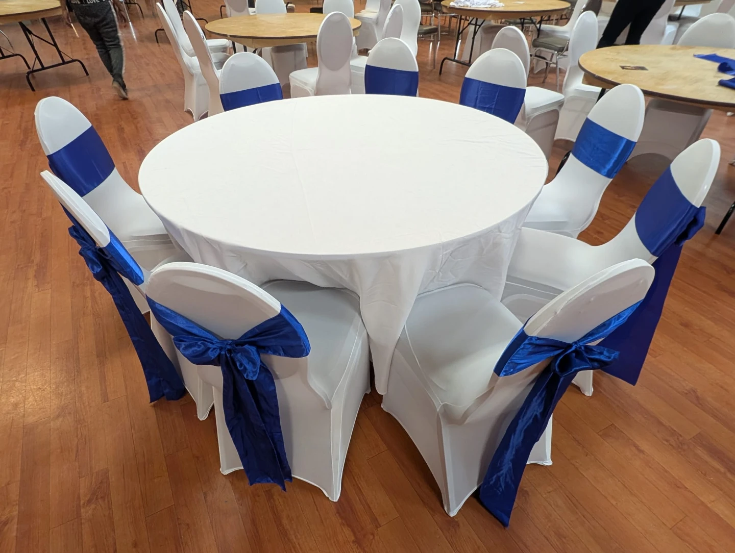 Round Tablecloths and Chair Covers with SashesRent - photo 3