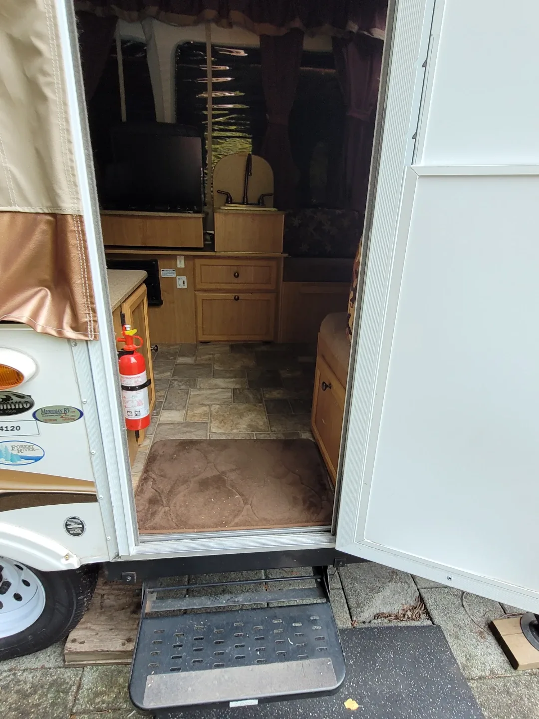Palomino Y-Series Pop-Up Camper - photo 3