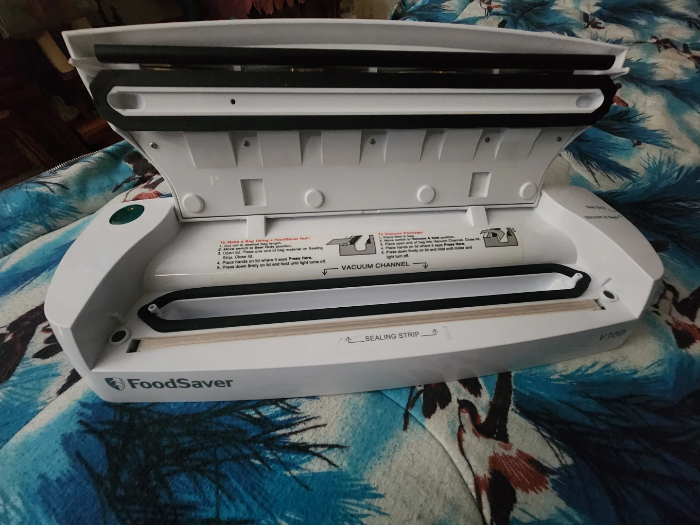 FoodSaver V300 Vacuum Sealer - photo 3