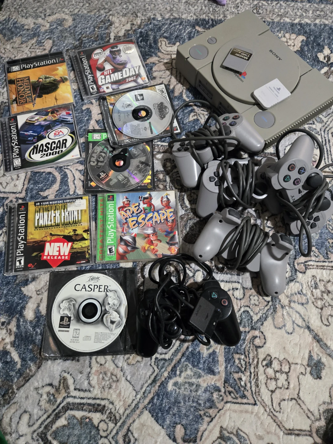 Sony PlayStation 1 Console + 5 controllers+ GAMES