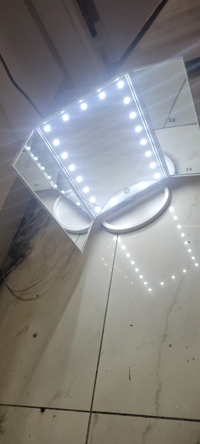 Lighted Tri-fold Makeup Mirror - photo 2