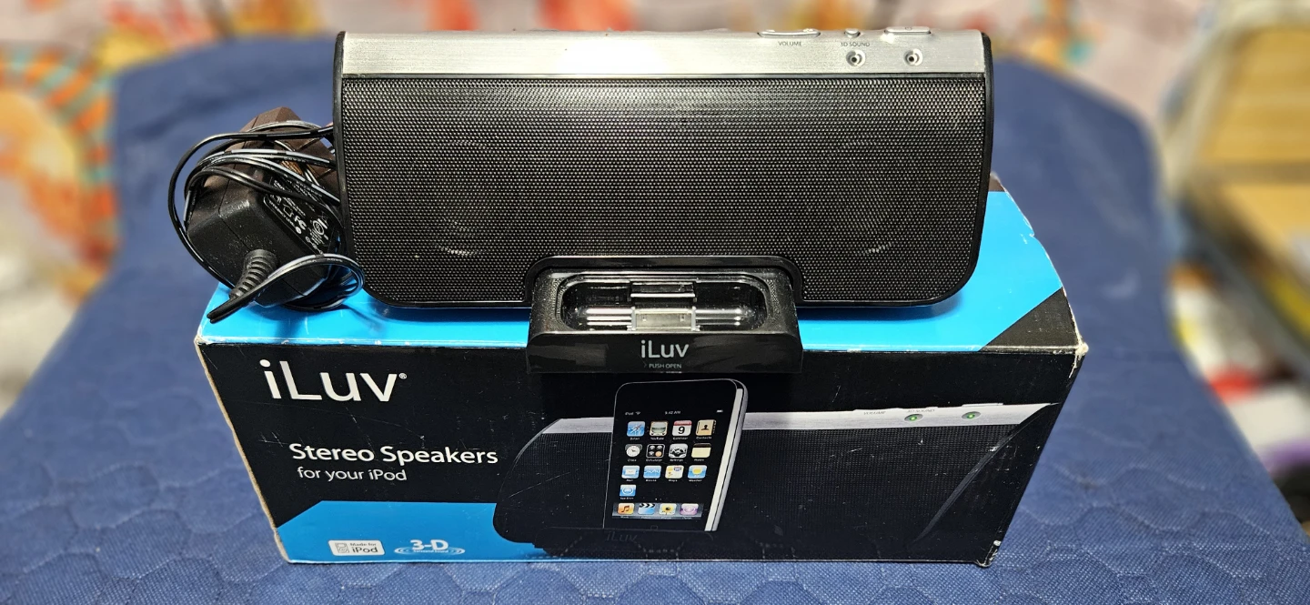iLuv Stereo Speakers for iPod with Dock and AC Adapter - photo 2