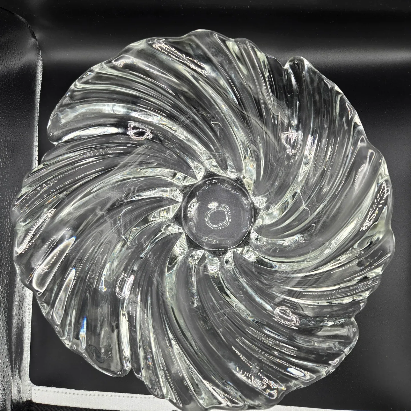 Clear Glass Swirl Serving Bowl - photo 3