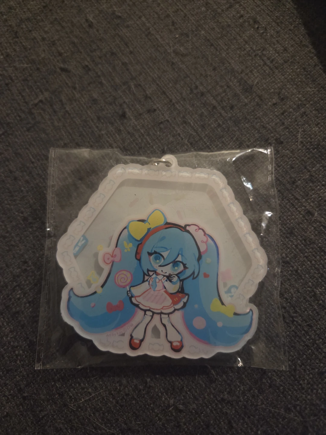 Sprinkles Miku Shaker Acrylic Keychain - photo 2