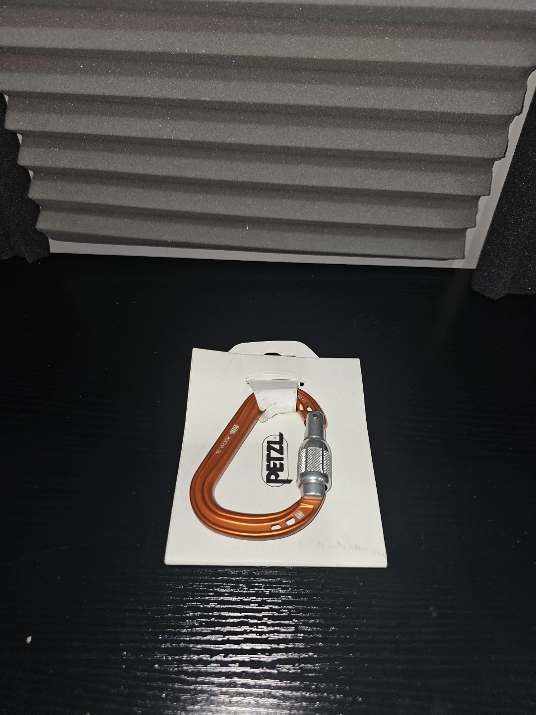 Petzl M027AA00 Screw-Lock Carabiner - Orange