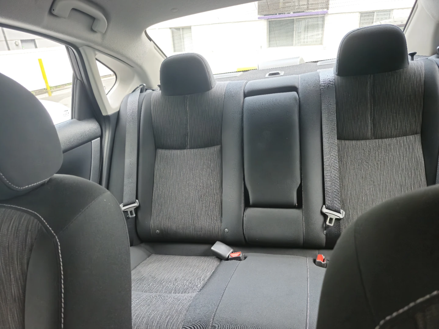 2015 Nissan Sentra SV Sedan - photo 4
