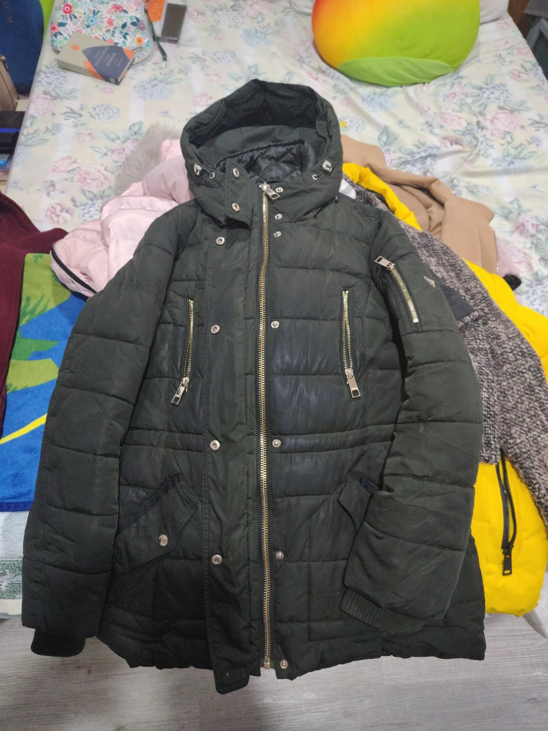 Guess Puffer Jacket - Size M - photo 4