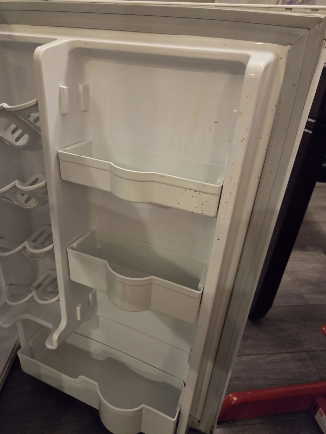 Whirlpool Mini Fridge 4.3 Cu.Ft (Model: WAR488W) - Works Great! - photo 2