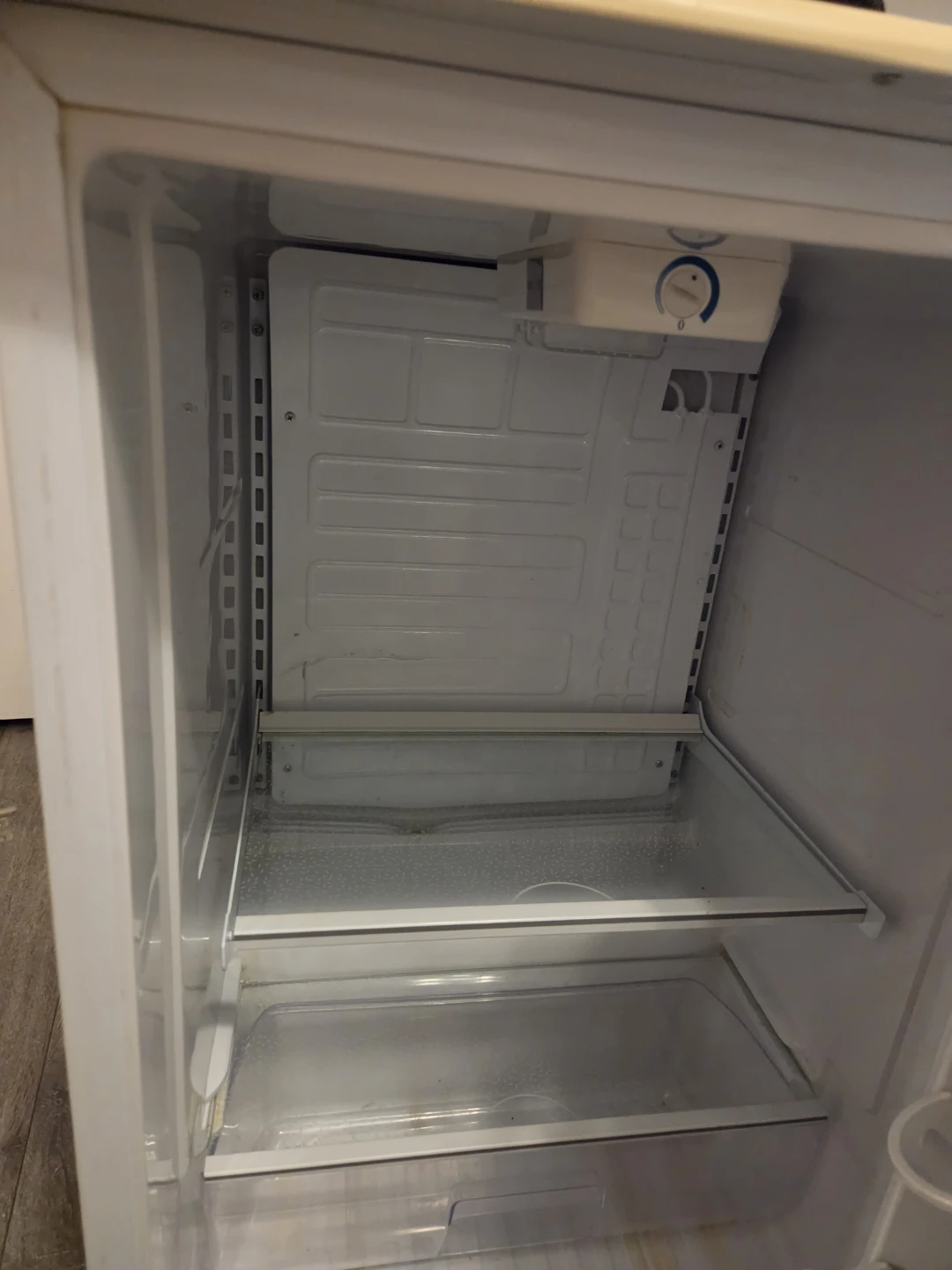 Whirlpool Mini Fridge 4.3 Cu.Ft (Model: WAR488W) - Works Great! - photo 3