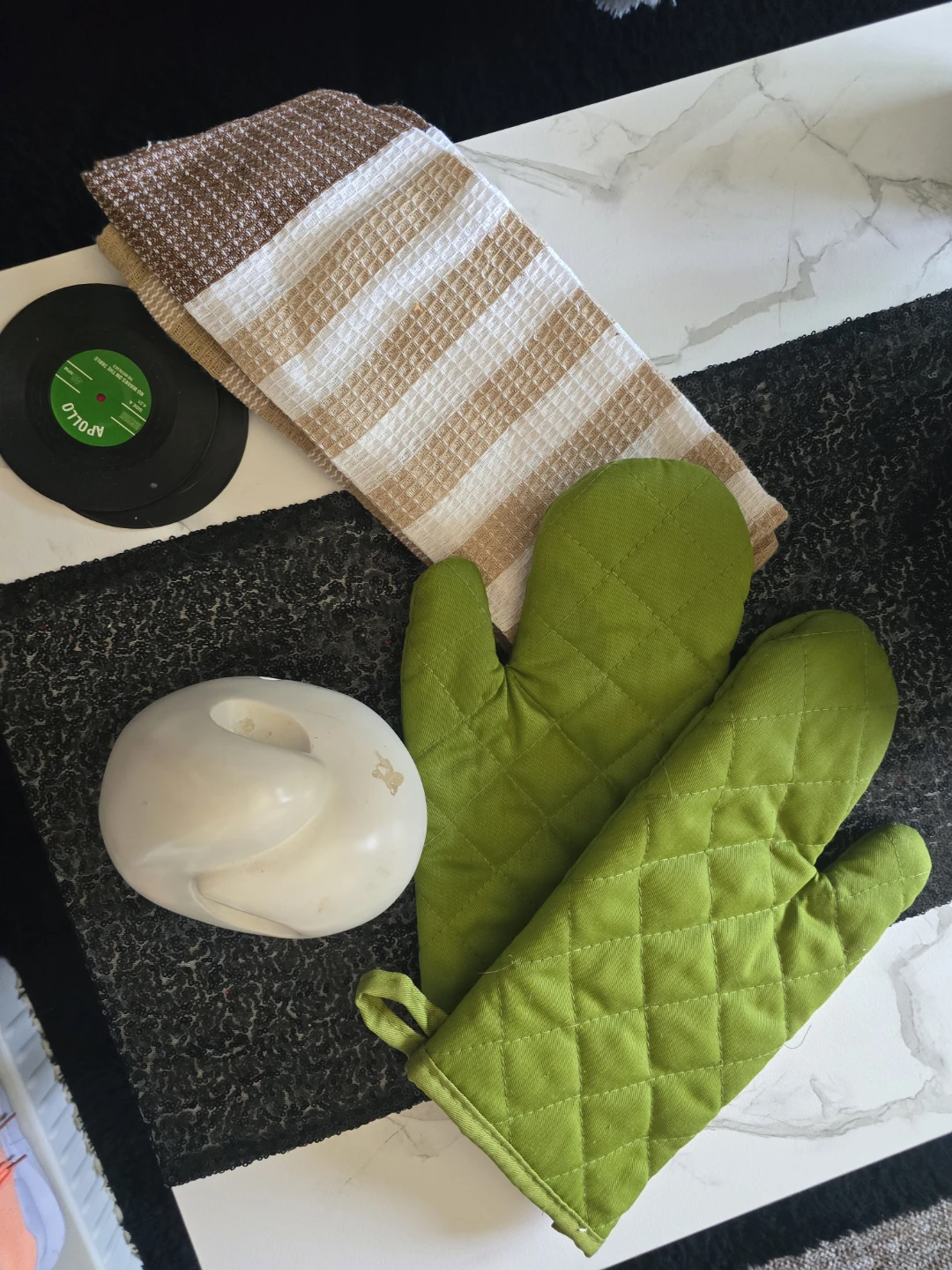 Green Quilted Oven Mitts and Kitchen Towel Set