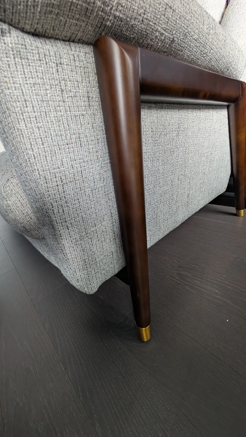 Two-seater sofa with wooden legs - photo 4