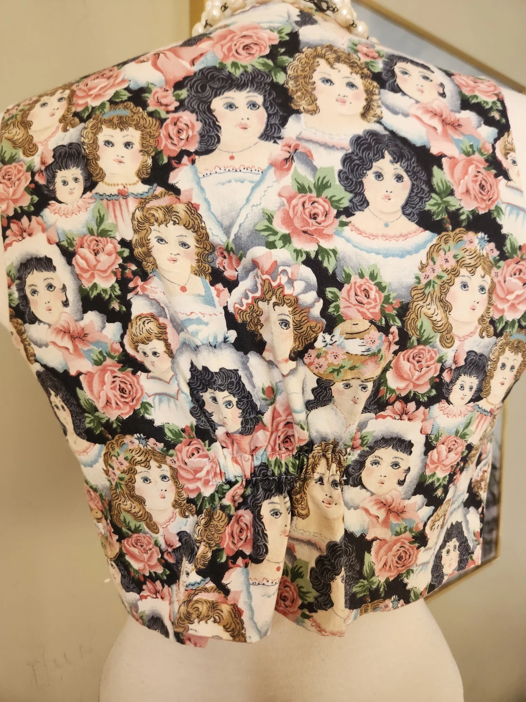 Vintage XS Doll Print Vest PETITE & PRETTY - photo 2
