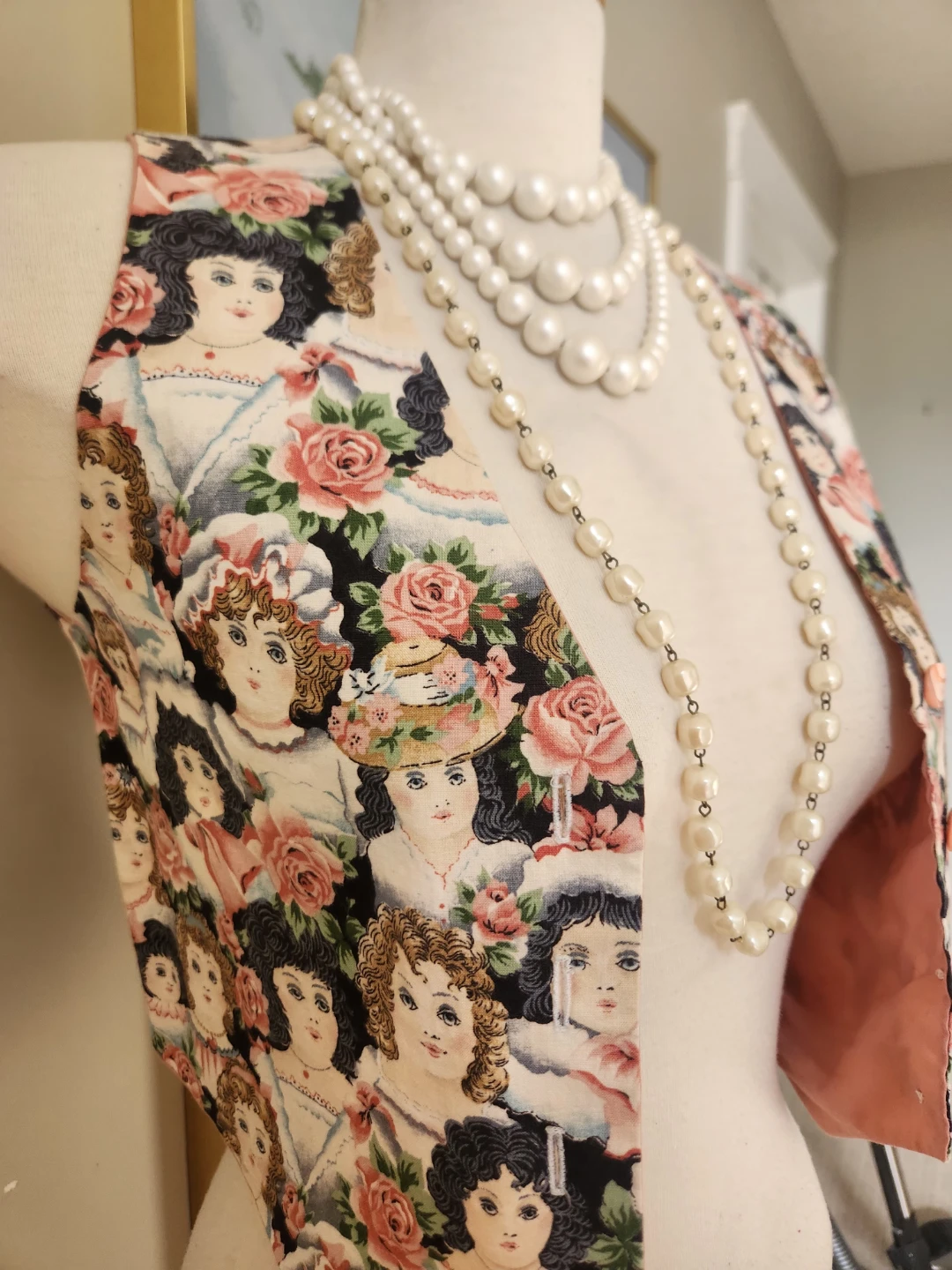 Vintage XS Doll Print Vest PETITE & PRETTY - photo 3