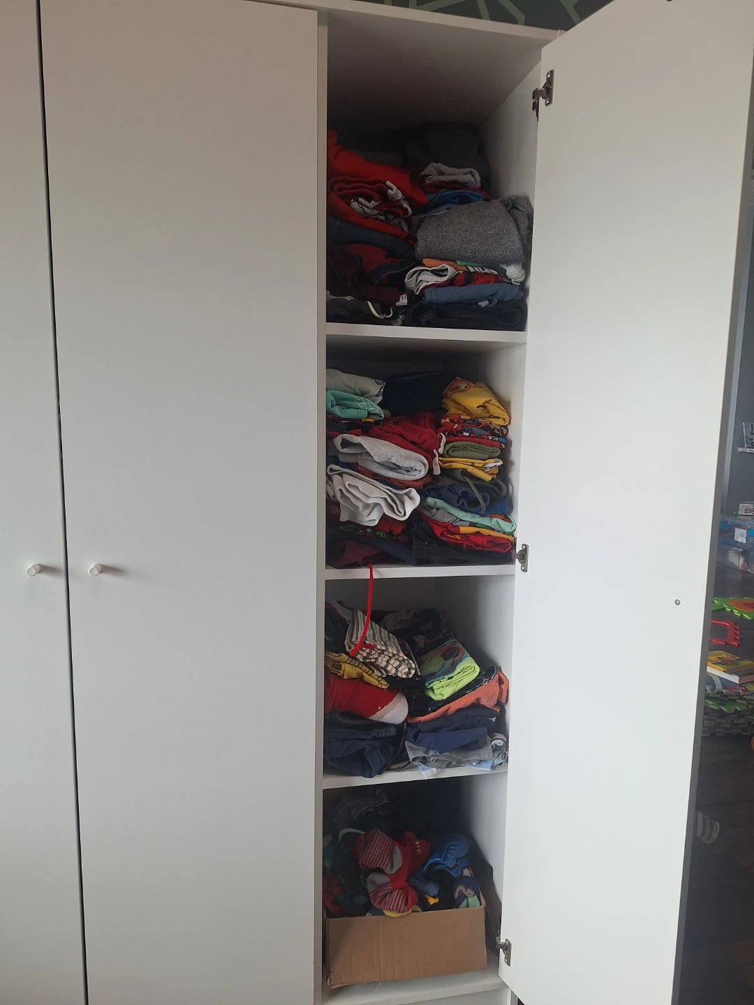 White 3-door wardrobe - photo 2