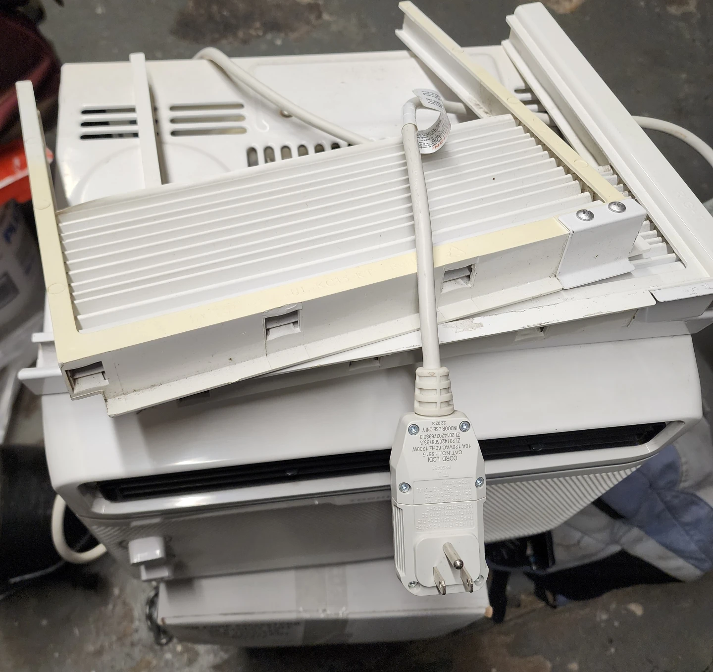 Toshiba Window Type Air Conditioner RAC-WK0512CMRU - photo 3