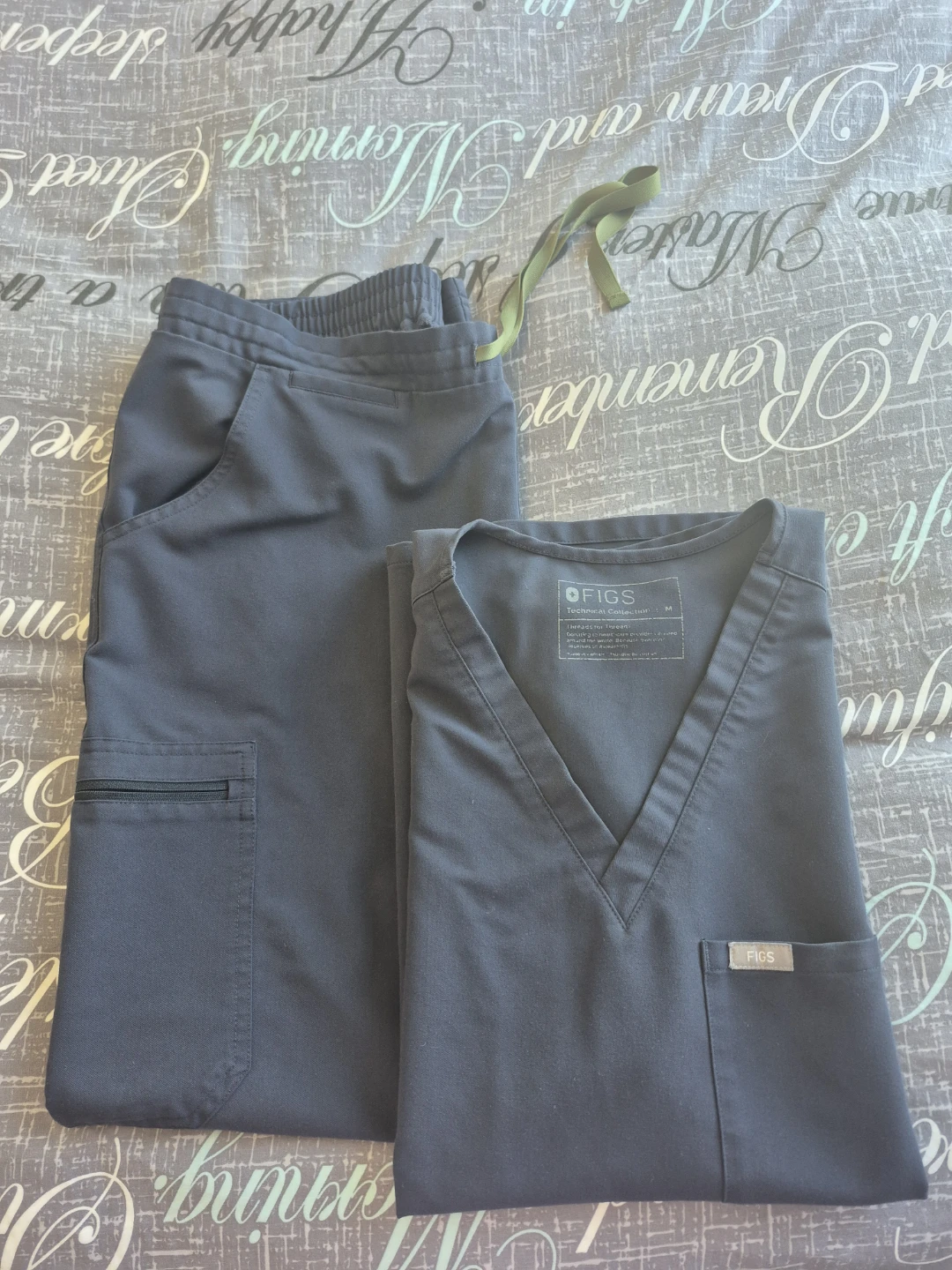 FIGS Scrub Top and Pants Set