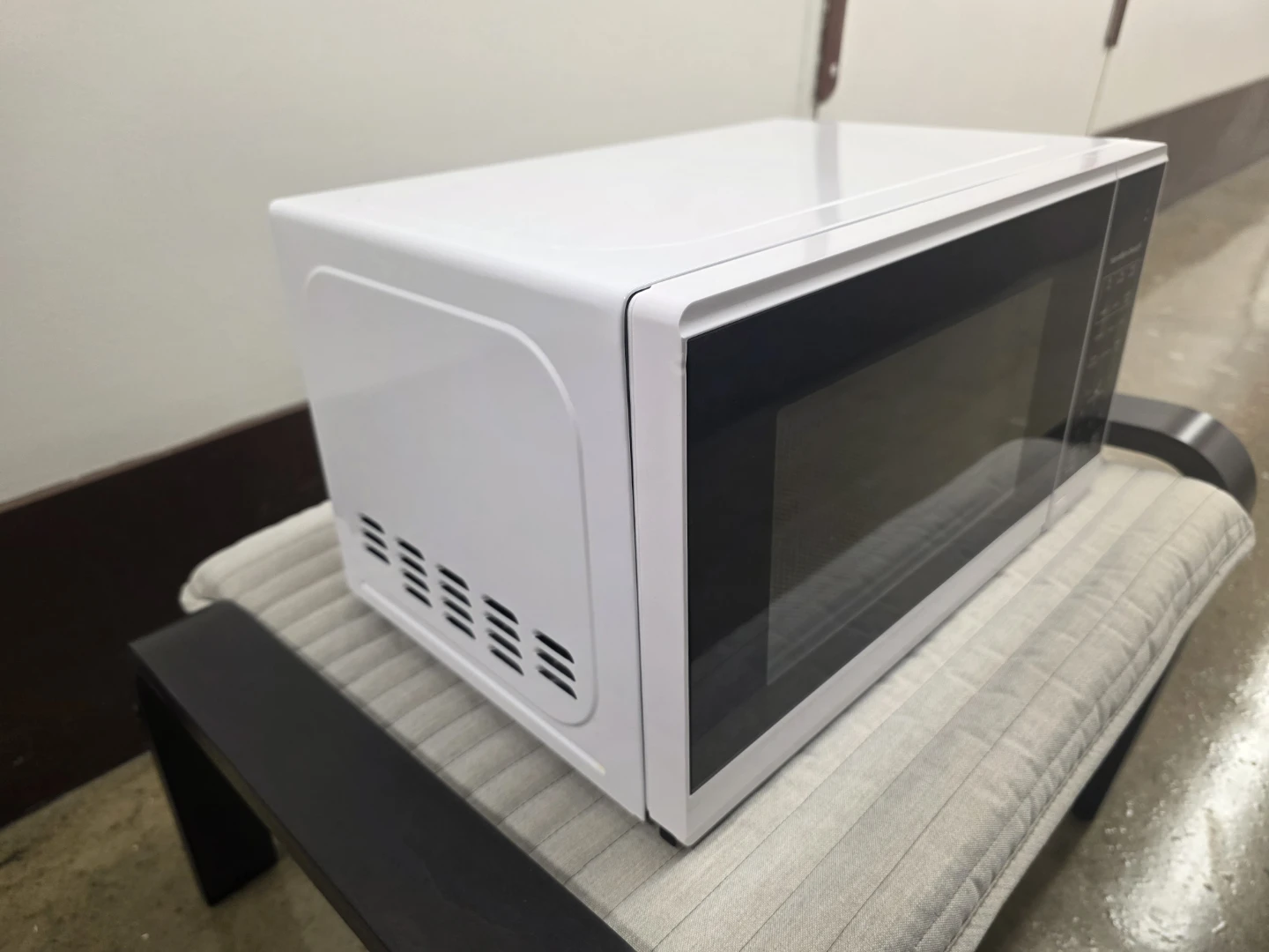 Hamilton Beach Microwave - photo 2