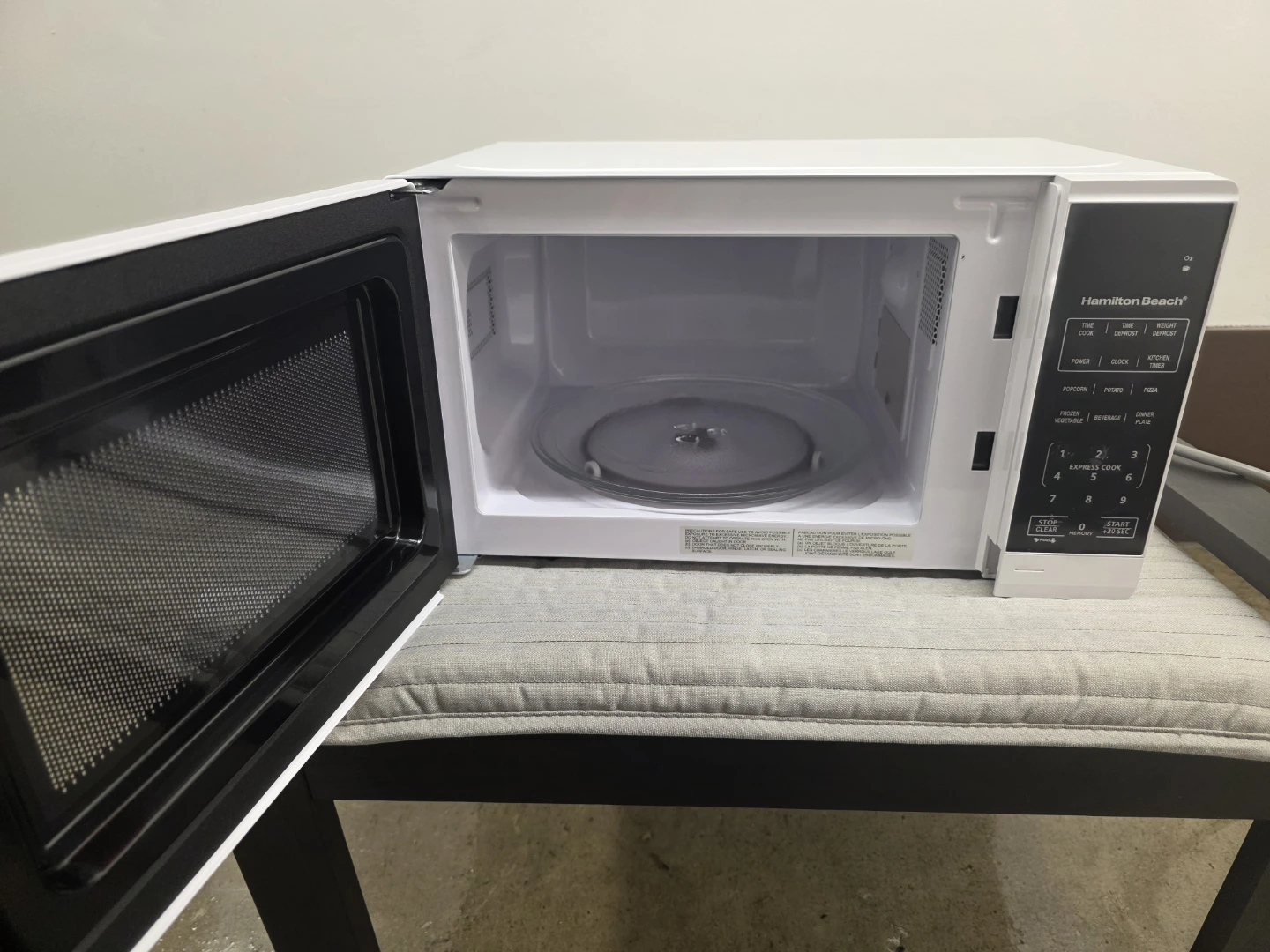 Hamilton Beach Microwave - photo 3