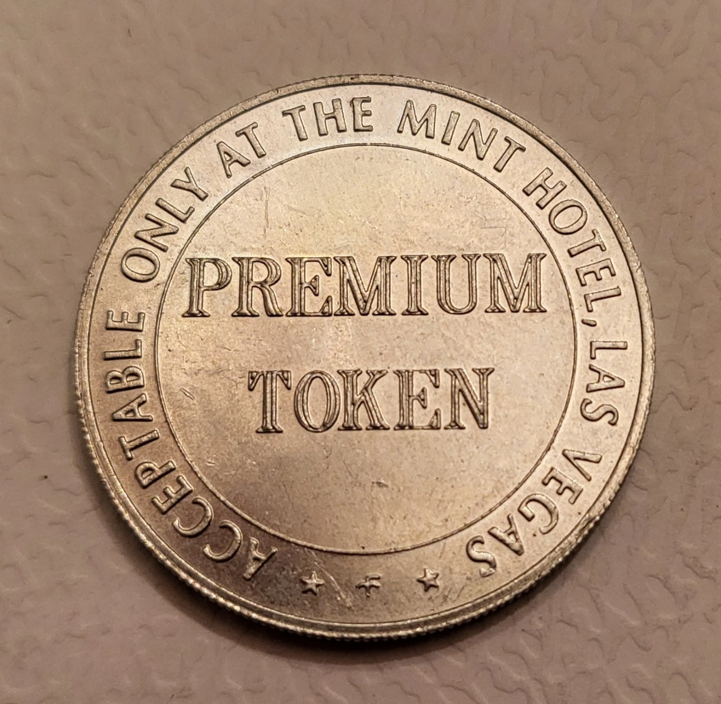 *Rare Vegas Memoribilia*The Mint Hotel Premium Token Las Vegas - photo 2