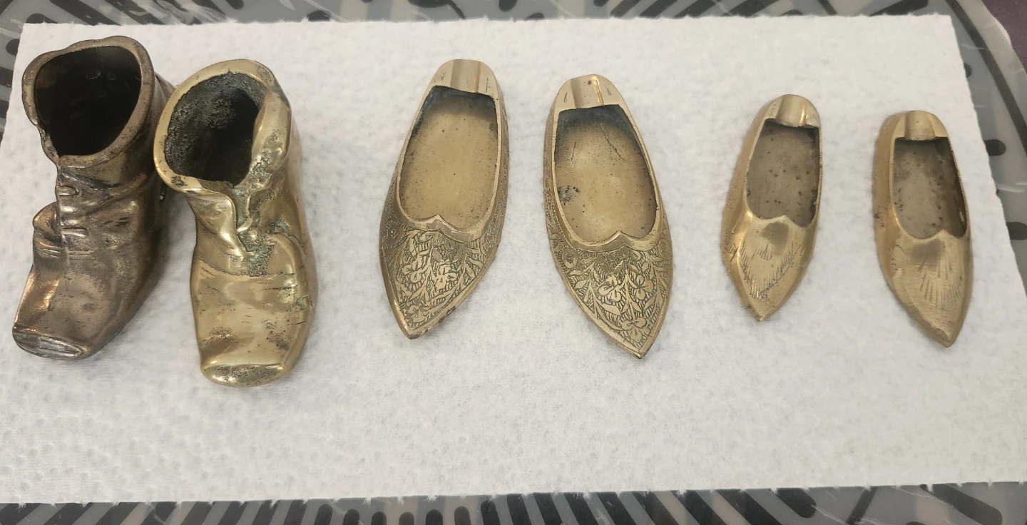 VINTAGE  MINIATURE BRASS SHOES