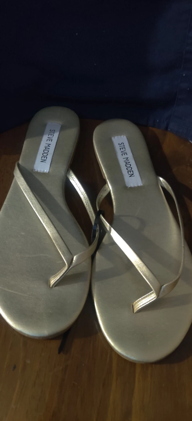 Steve Madden Gold Thong Sandals Size 9 - photo 4
