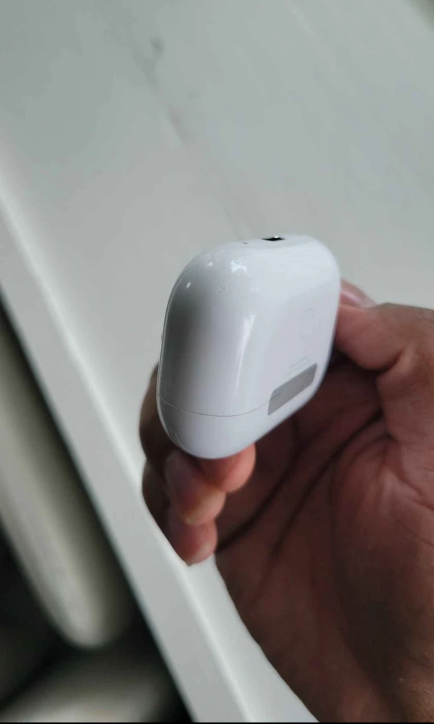 Apple AirPods Pro Charging Case - photo 4