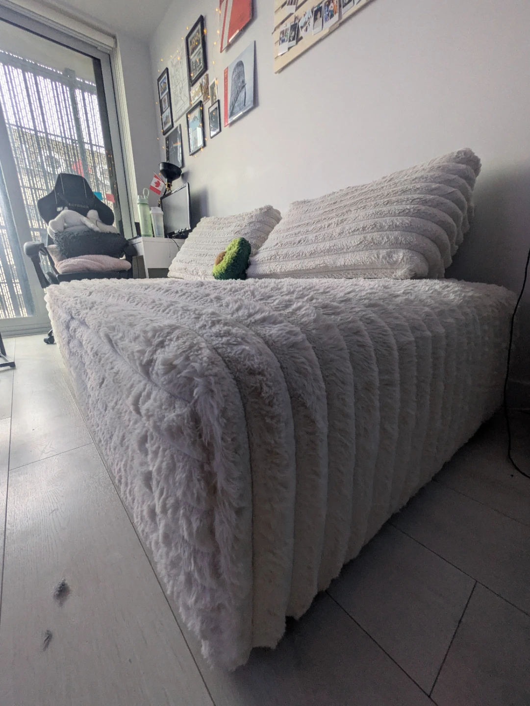 White Faux Fur Sofa with Ottoman - photo 3