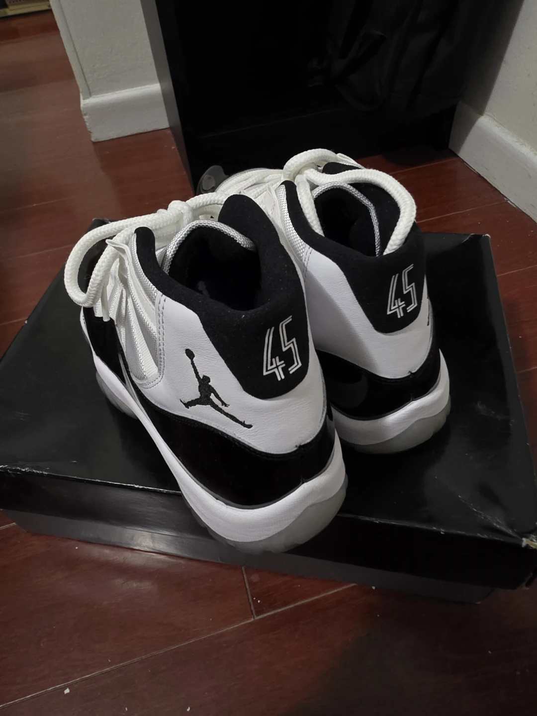 NEW! Air Jordan 11 Retro white/black Concord size 9.5 378037-100 - photo 2