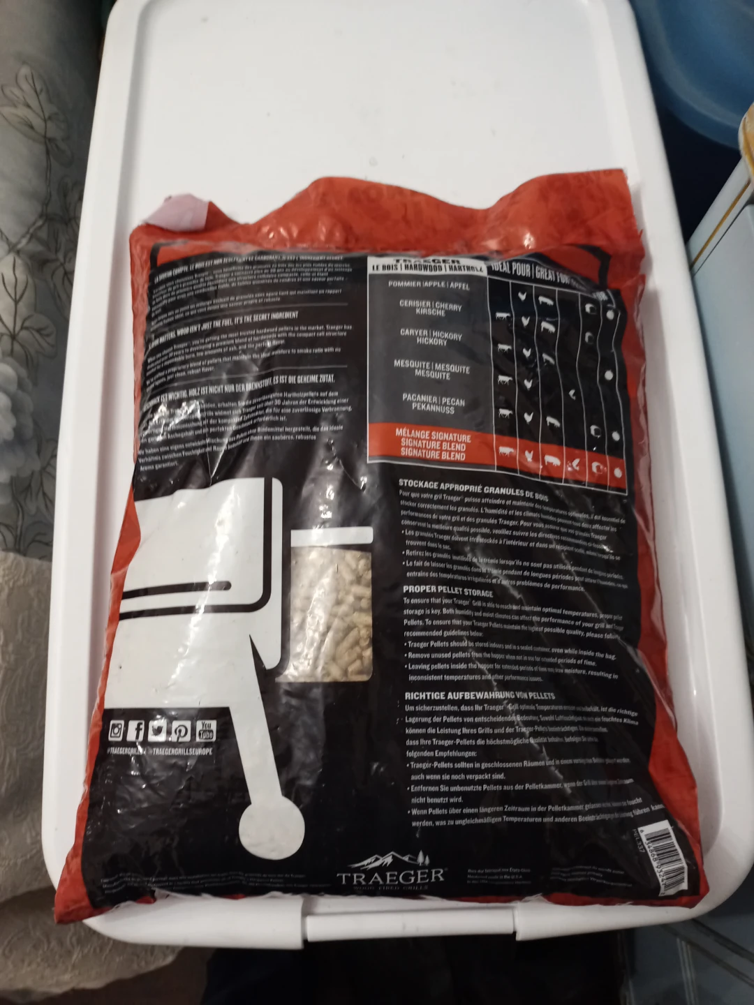 Traeger Signature Blend Hardwood Pellets - 20lbs Bag - New! - photo 3