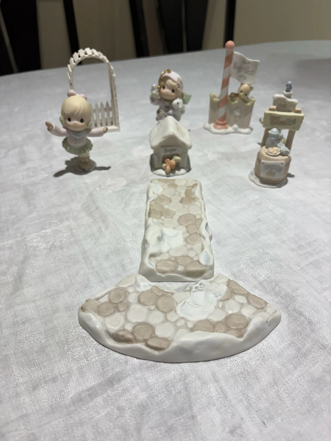 Precious Moments Figurines Collection - photo 3