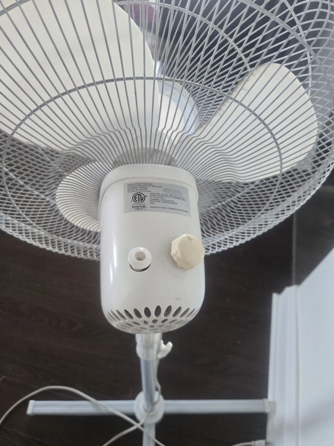 Intertek Oscillating Stand Fan - photo 2
