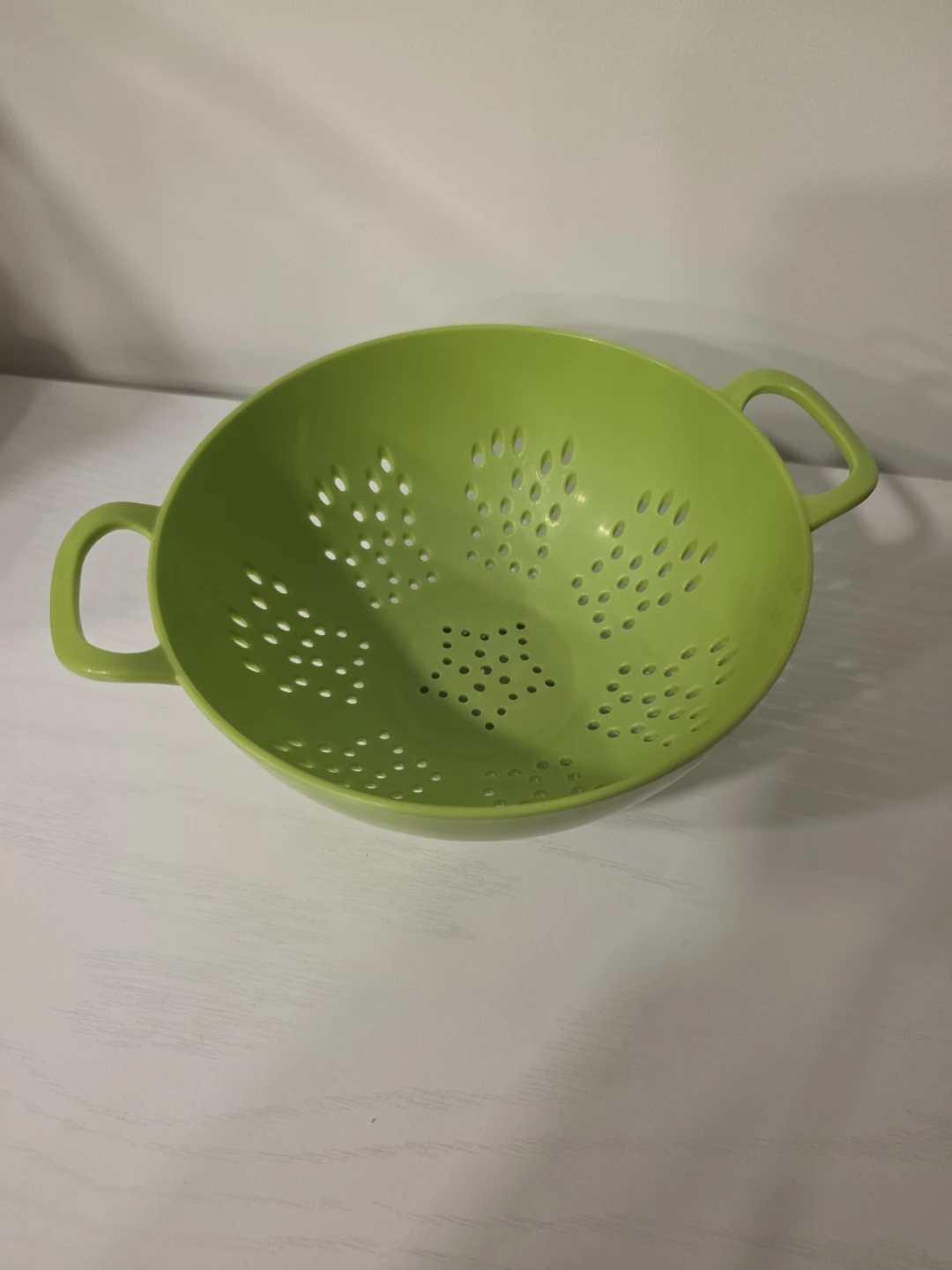 Small Green Plastic Colander - photo 2